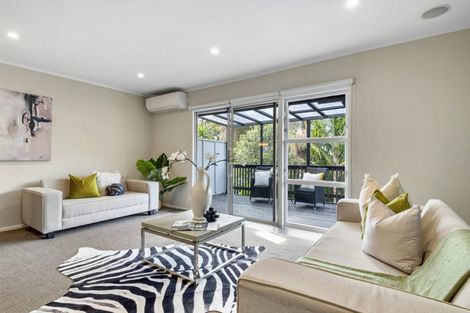 Photo of property in 1/649 Beach Road, Rothesay Bay, Auckland, 0630