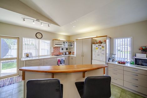 Photo of property in 10 Amanda Place, Mayfair, Hastings, 4122