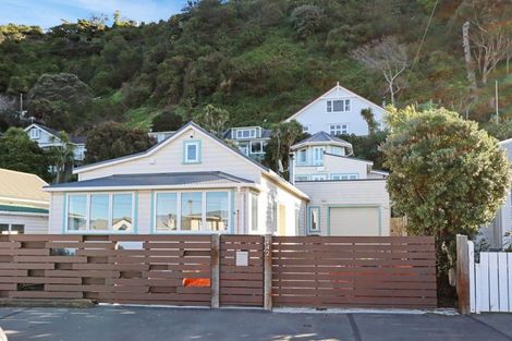 Photo of property in 242 Sutherland Road, Lyall Bay, Wellington, 6022