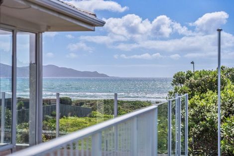 Photo of property in 8 Ara Kuaka, Waikanae Beach, Waikanae, 5036