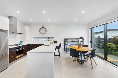 Photo of property in 8 Kuparu Lane, Red Beach, 0932