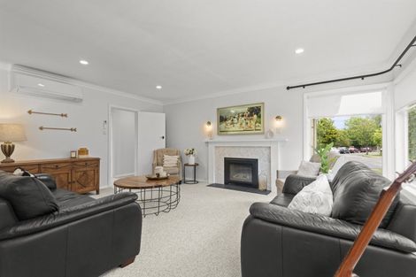 Photo of property in 11 Athlone Place, Hokowhitu, Palmerston North, 4410