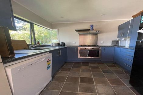 Photo of property in 19 Rayner Road, Piha, New Lynn, 0772