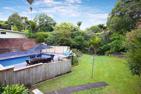 Photo of property in 77 Waima Crescent, Titirangi, Auckland, 0604
