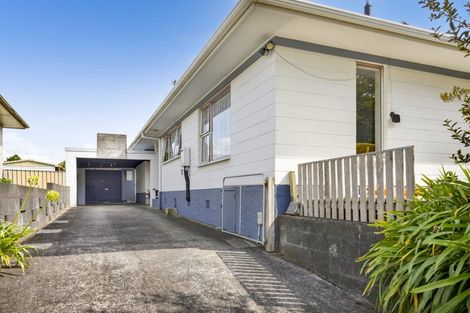 Photo of property in 15 Kauri Street, Inglewood, 4330