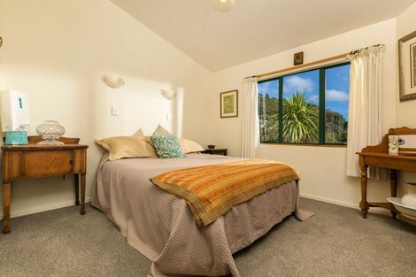 Photo of property in 106 Domain Crescent, Muriwai, Waimauku, 0881