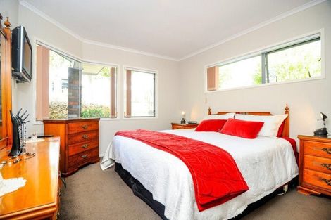 Photo of property in 17 Bayside Drive, Browns Bay, Auckland, 0630