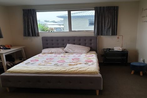 Photo of property in 24 Cresswell Place, Johnsonville, Wellington, 6037