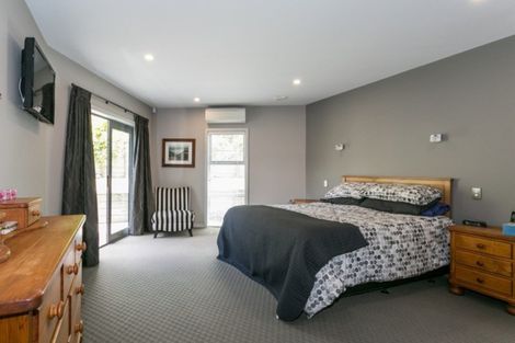 Photo of property in 18 Oak Place, Poraiti, Napier, 4112