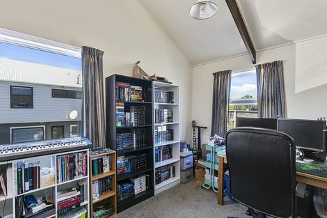 Photo of property in Lynbrae Court Flats, 17/4 Dr Taylor Terrace, Johnsonville, Wellington, 6037