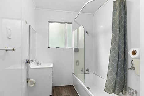 Photo of property in 31b Omega Street, Newlands, Wellington, 6037