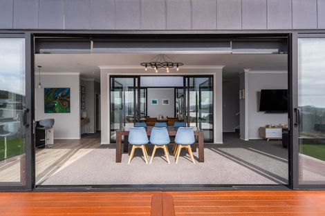 Photo of property in 28 Queen Charlotte Drive, Aotea, Porirua, 5024