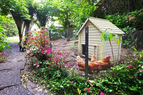 Photo of property in 77 Waima Crescent, Titirangi, Auckland, 0604