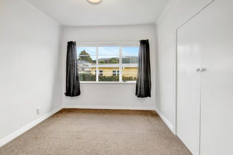 Photo of property in 48 Stokes Valley Road, Stokes Valley, Lower Hutt, 5019