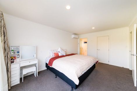 Photo of property in 98 Rosalie Terrace, Kelvin Grove, Palmerston North, 4414