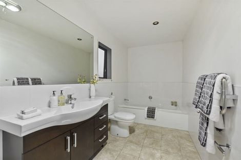 Photo of property in 209a Forrest Hill Road, Forrest Hill, Auckland, 0620