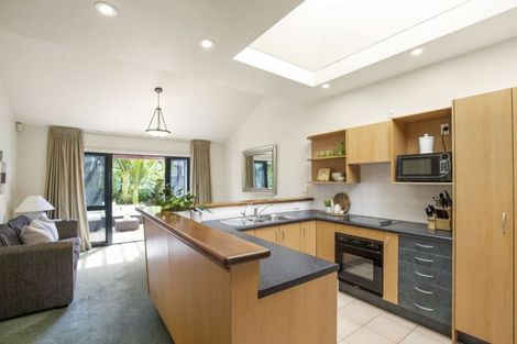 Photo of property in 10/8 Tobago Place, Sunnynook, Auckland, 0620