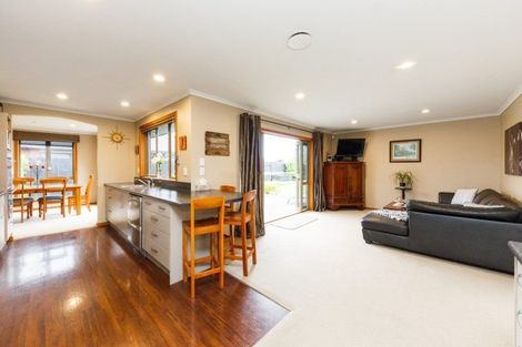 Photo of property in 44 Roberts Line, Kelvin Grove, Palmerston North, 4414