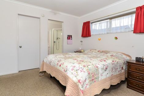 Photo of property in 2 Shrule Place, Huntington, Hamilton, 3210