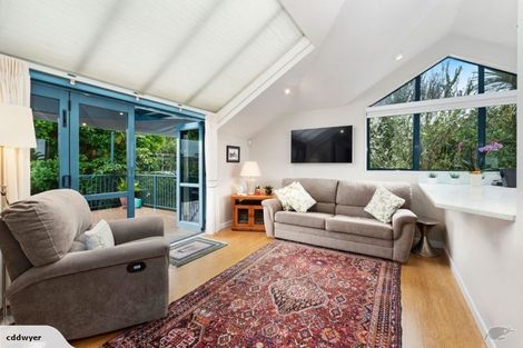 Photo of property in 2/9 Miri Road, Rothesay Bay, Auckland, 0630