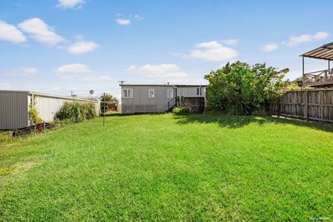 Photo of property in 1305 Whangaparaoa Road, Army Bay, Whangaparaoa, 0930