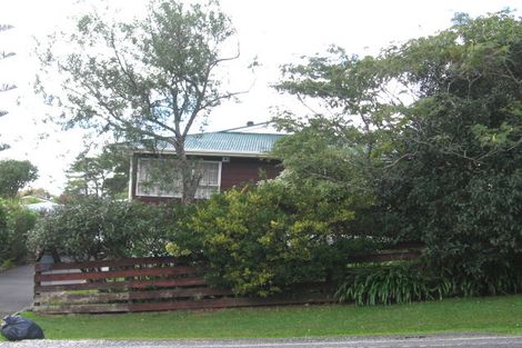 Photo of property in 8 Pine Avenue, Henderson, Auckland, 0612