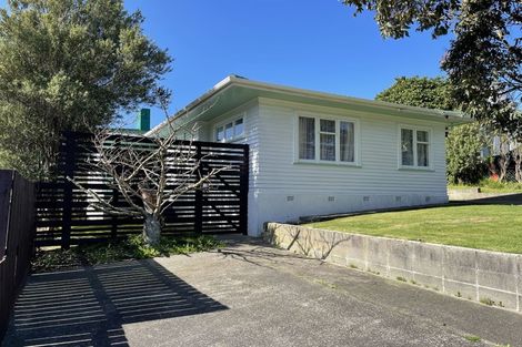 Photo of property in 3 Roberts Street, Tawa, Wellington, 5028