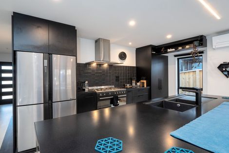 Photo of property in 13 Howden Drive, Jacks Point, 9371