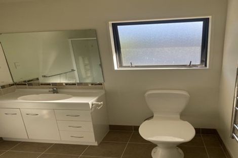 Photo of property in 689b Beach Road, Rothesay Bay, Auckland, 0630