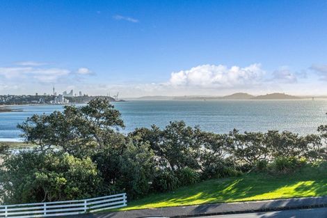 Photo of property in 23 Cliff Road, Saint Heliers, Auckland, 1071