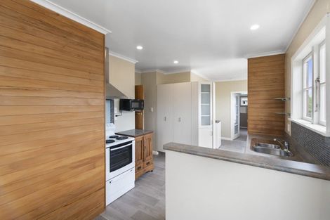 Photo of property in 73 Queenwood Road, Levin, 5510