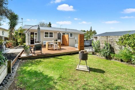 Photo of property in 14 Justin Place, Te Atatu Peninsula, Auckland, 0610