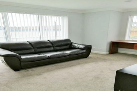 Photo of property in 2 Lagonda Rise, Oteha, Auckland, 0632