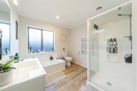 Photo of property in 2 Pattullo Crescent, Wallaceville, Upper Hutt, 5018