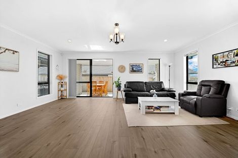 Photo of property in 10 Pipi Crescent, Tuakau, 2121