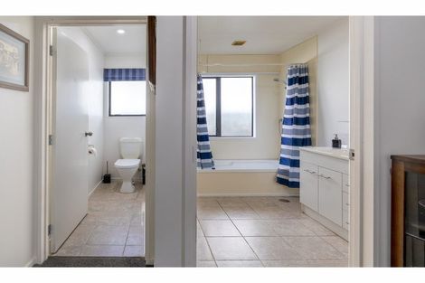 Photo of property in 48 Zefiro Drive, Massey, Auckland, 0614