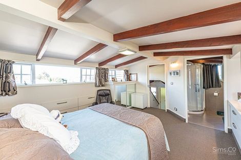 Photo of property in 2 Burtts Road, Durie Hill, Whanganui, 4500