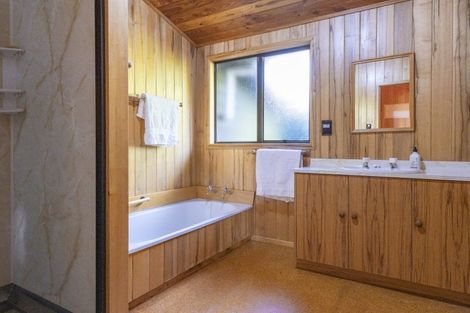 Photo of property in 10 Pukawa Road, Pukawa Bay, Turangi, 3381