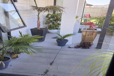 Photo of property in 33 Pepene Avenue, Takanini, 2112