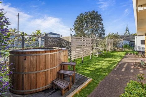 Photo of property in 48 Settlers Grove, Orewa, 0931