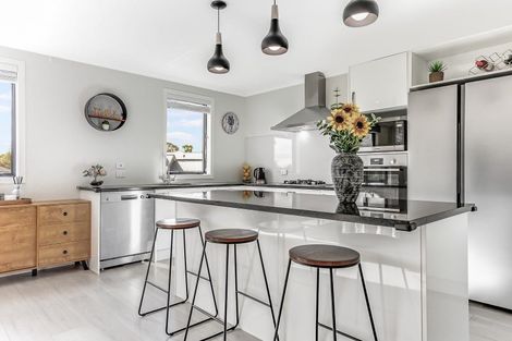 Photo of property in 18 Te Tiireke Drive, Glenview, Hamilton, 3206