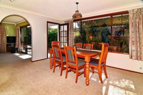 Photo of property in 4 Manson Place, Russley, Christchurch, 8042