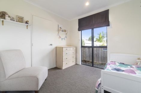 Photo of property in 70a Hobsonville Road, West Harbour, Auckland, 0618