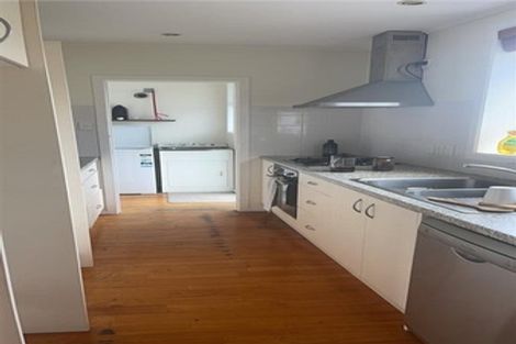 Photo of property in 18 Webb Place, Forrest Hill, Auckland, 0620