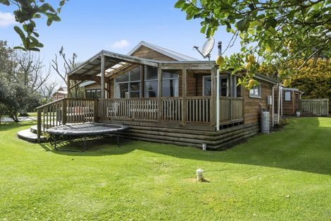 Photo of property in 8a Carthew Street, Okato, 4335