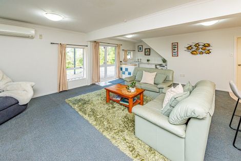 Photo of property in 20 Great North Road, Saint Johns Hill, Whanganui, 4500