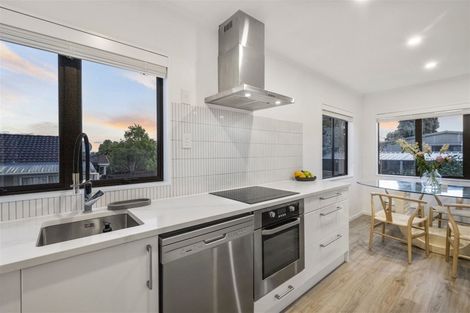 Photo of property in 1/136 Bradbury Road, Botany Downs, Auckland, 2010