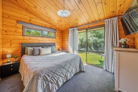 Photo of property in 135 Plateau Road, Te Marua, Upper Hutt, 5018