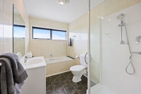 Photo of property in 16 Judkins Crescent, Cockle Bay, Auckland, 2014