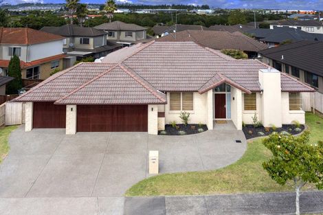 Photo of property in 43 Speyside Crescent, Flat Bush, Auckland, 2016